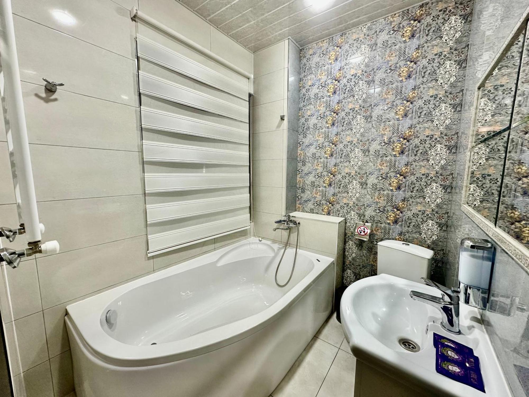 Tadevosyan Guest House Bjni Exteriör bild