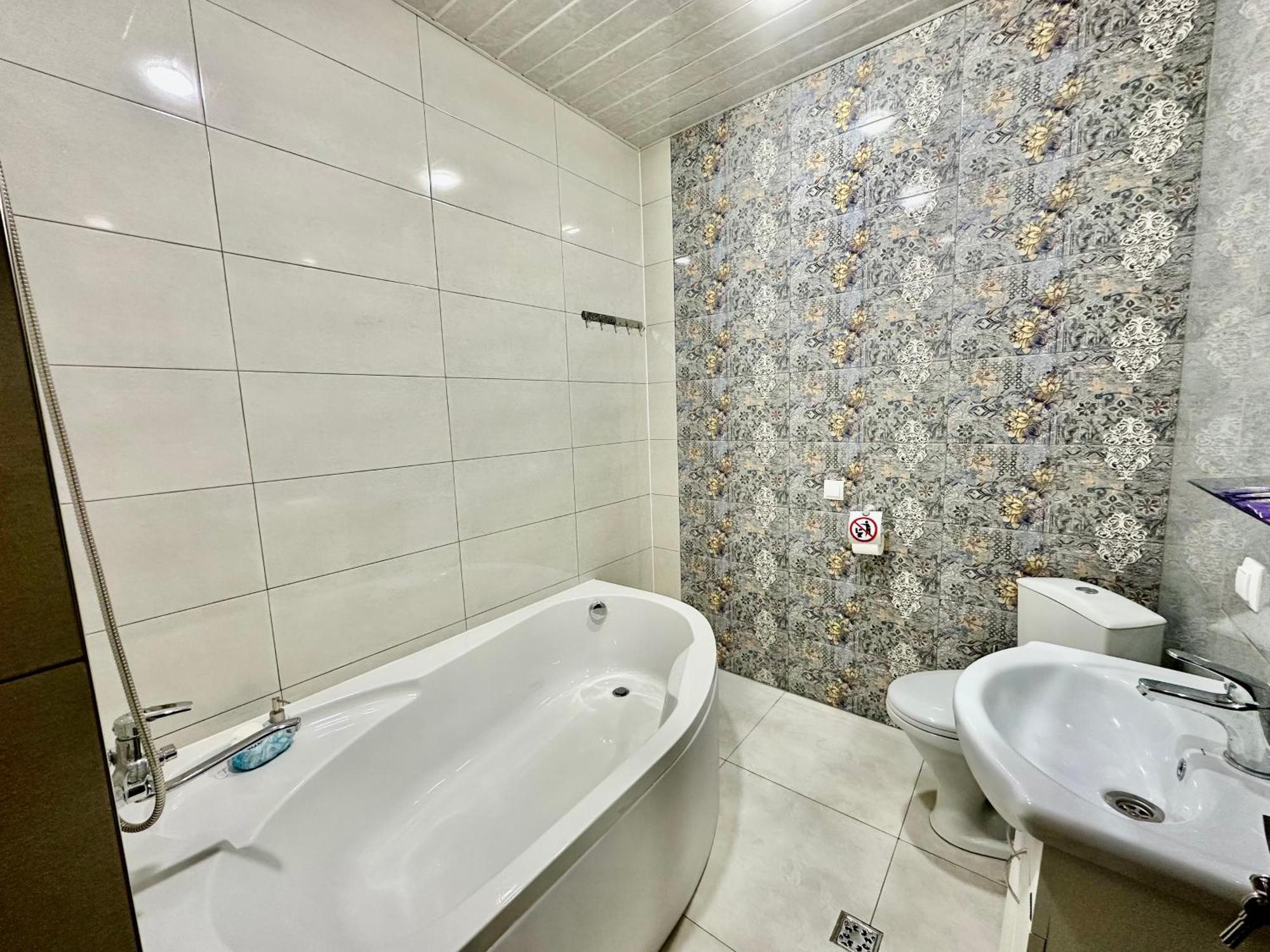 Tadevosyan Guest House Bjni Exteriör bild