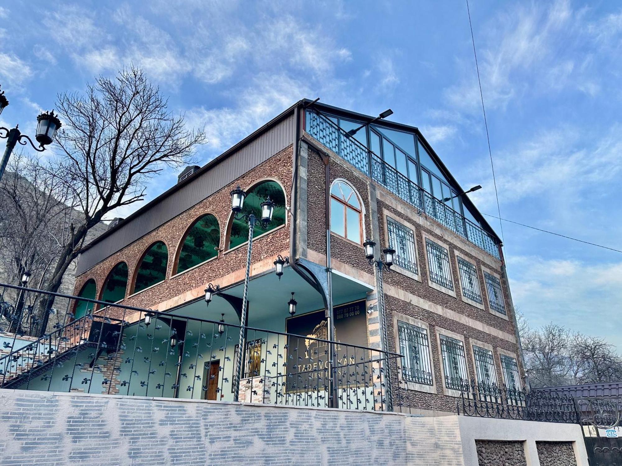 Tadevosyan Guest House Bjni Exteriör bild